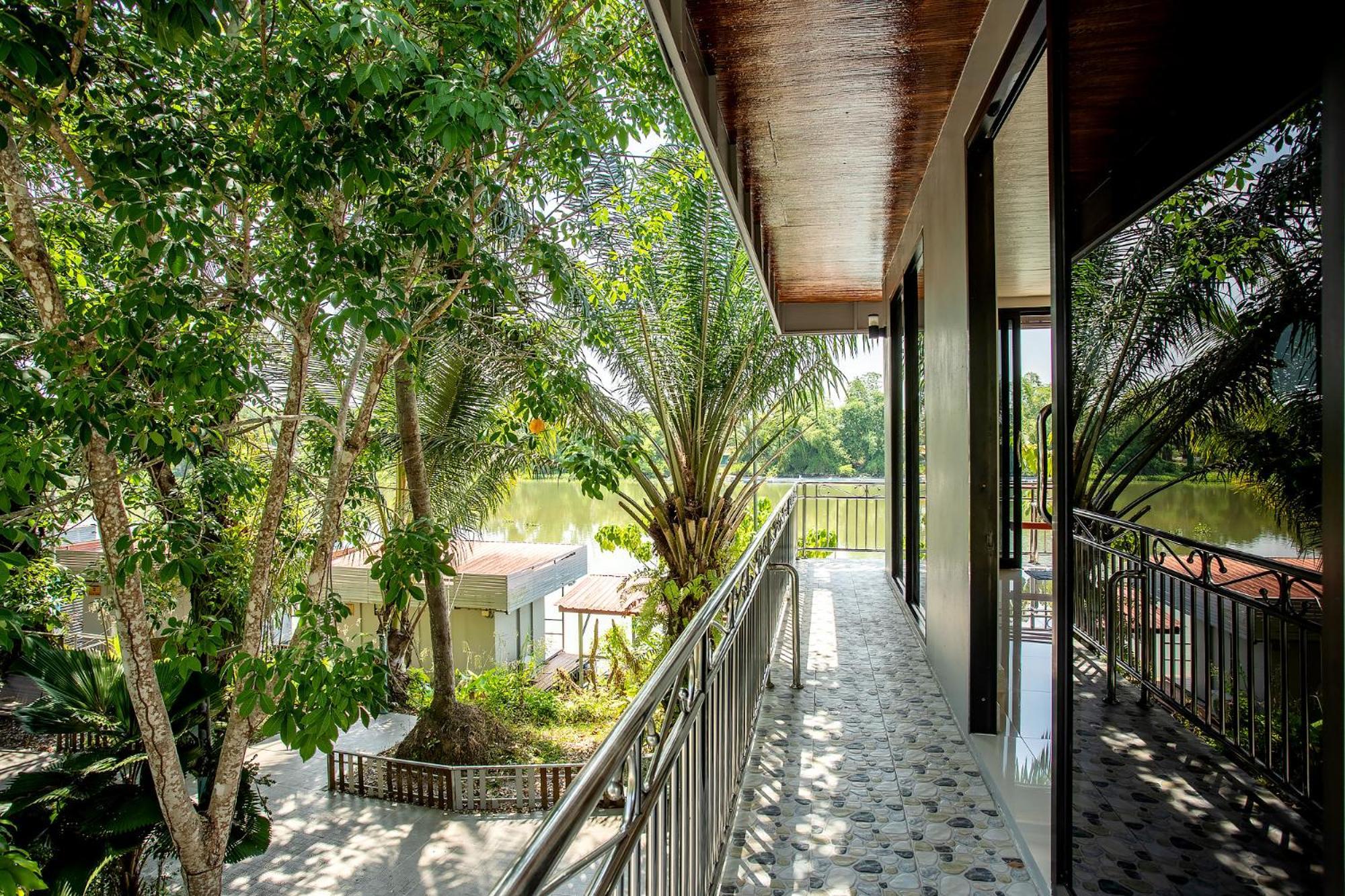 Neenlawat Riverside Surat Thani Exterior foto