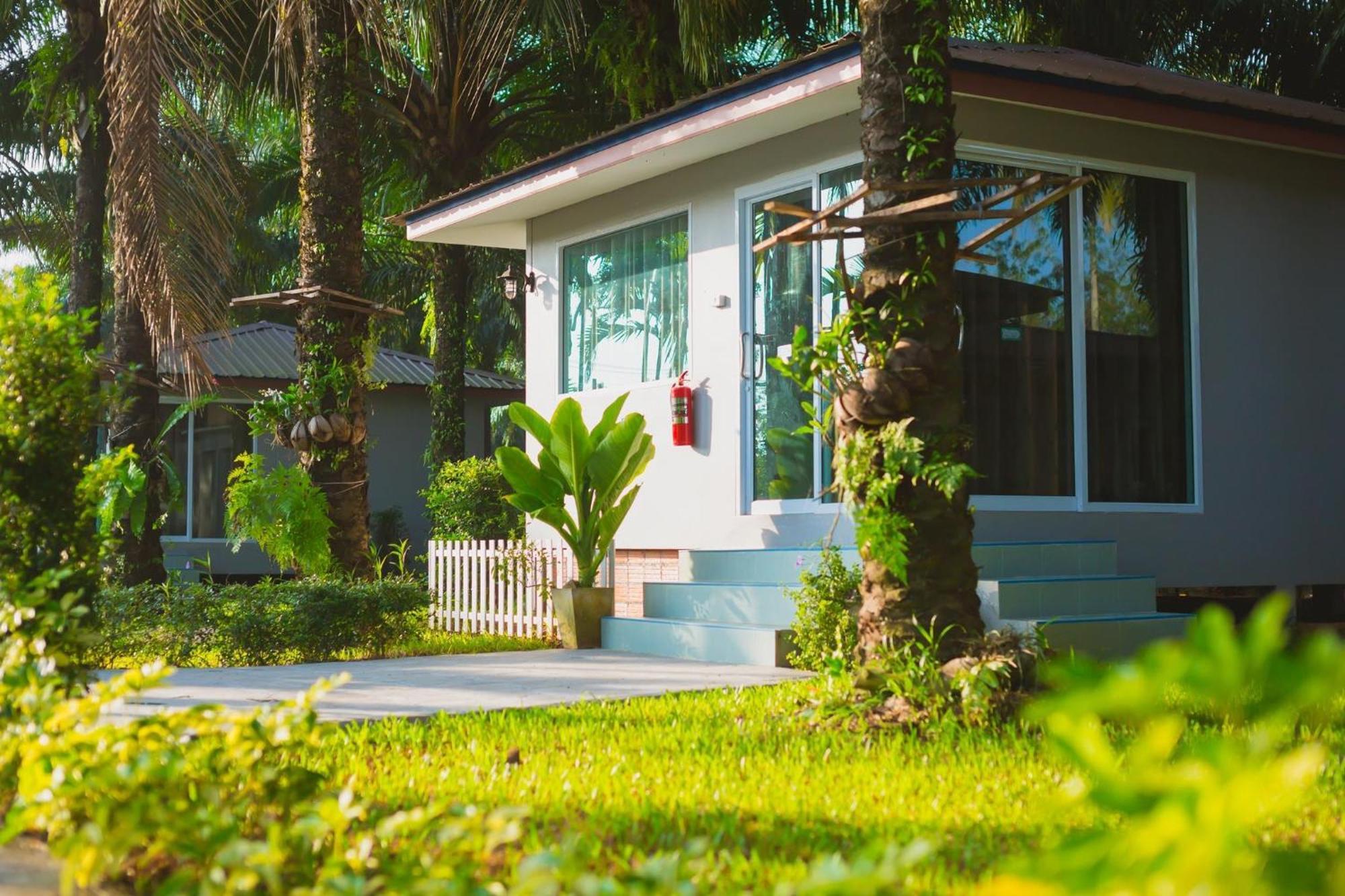 Neenlawat Riverside Surat Thani Exterior foto